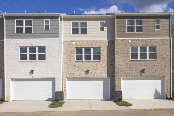 $389,990 | 166 Barton Vlg Boulevard, Lebanon, TN 37090