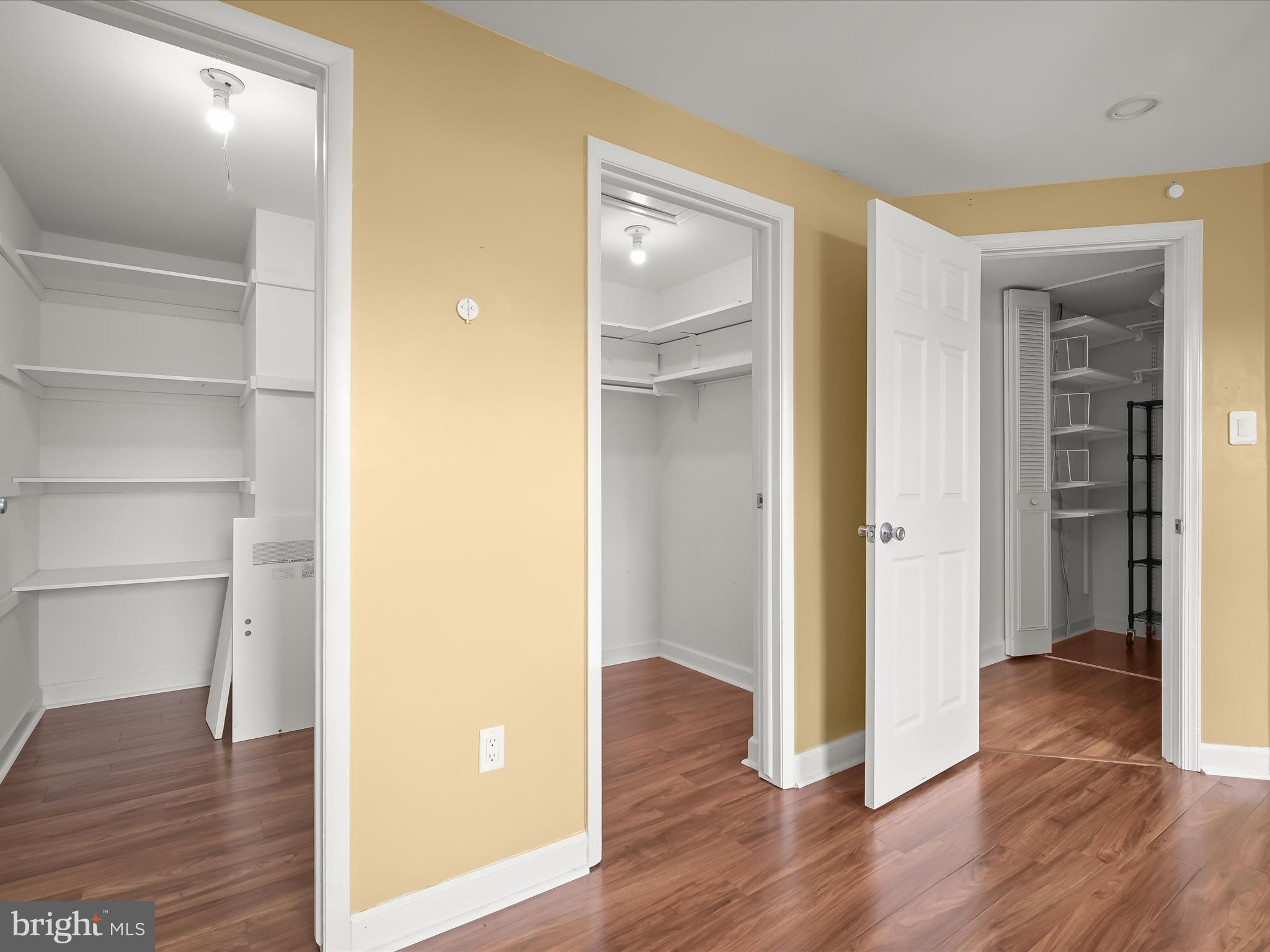 17617 Kohlhoss Road Poolesville, MD 20837 - Photo 25 of 48 a view of a hallway with wooden floor