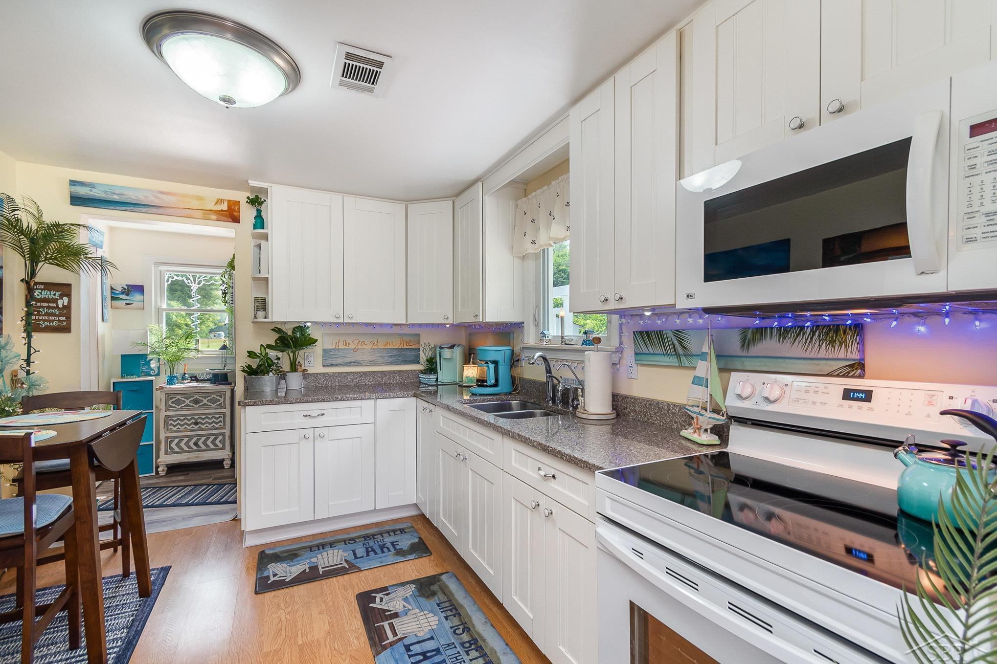 5362 North Center Road Saginaw, MI 48604 - Photo 6 of 14 50113836-5.JPG