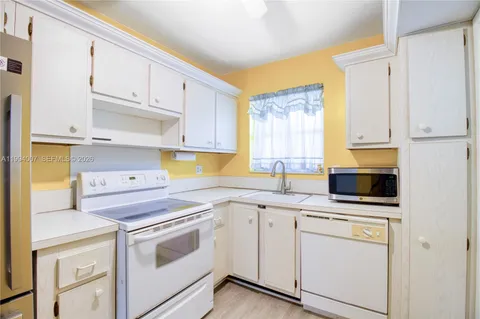 $115,000 | 804 Southeast 7th Street, Unit 107, Deerfield Beach, FL 33441