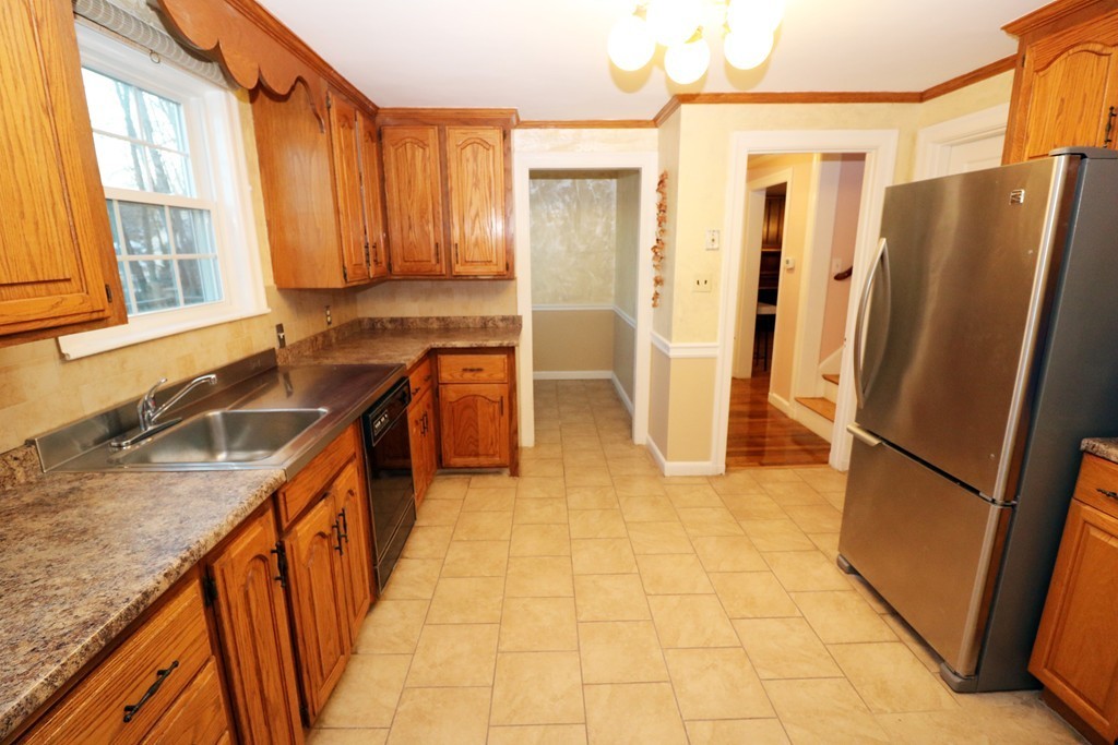 78 Roundwood Road Newton, MA 02464 - Photo 5 of 6
