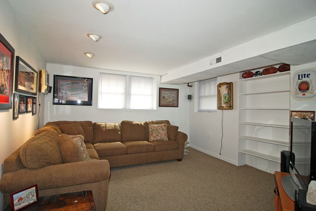 428 Selborne Road Riverside, IL 60546 - Photo 12 of 15