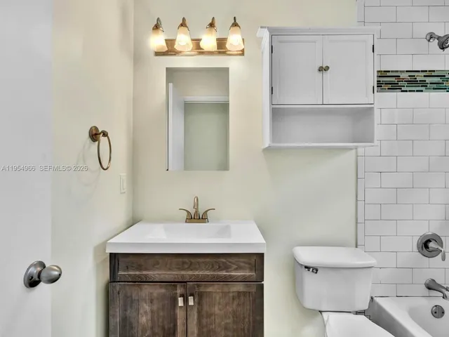 $2,300 | 1513 Northeast 30th Court, Unit 2, Pompano Beach, FL 33064