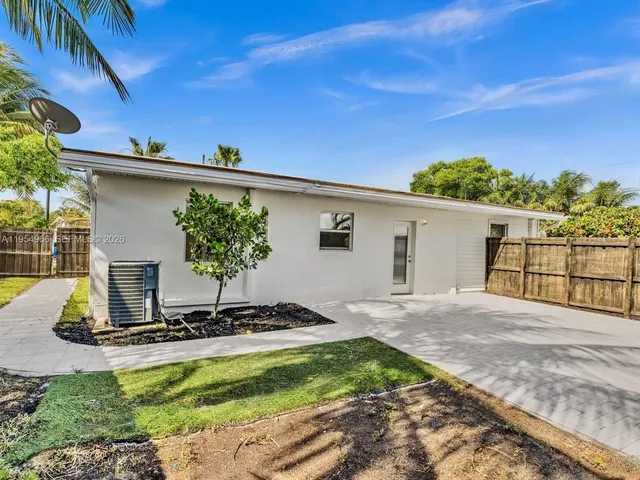 $2,300 | 1513 Northeast 30th Court, Unit 2, Pompano Beach, FL 33064