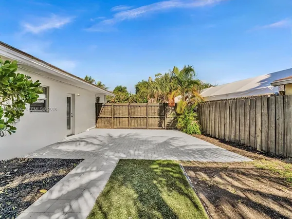$2,600 | 1513 Northeast 30th Court, Unit 2, Pompano Beach, FL 33064