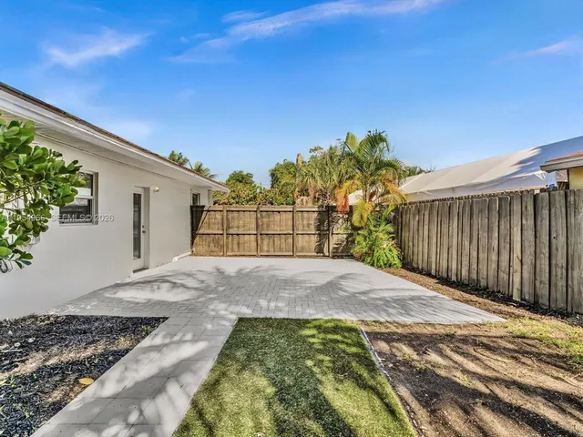 $2,300 | 1513 Northeast 30th Court, Unit 2, Pompano Beach, FL 33064