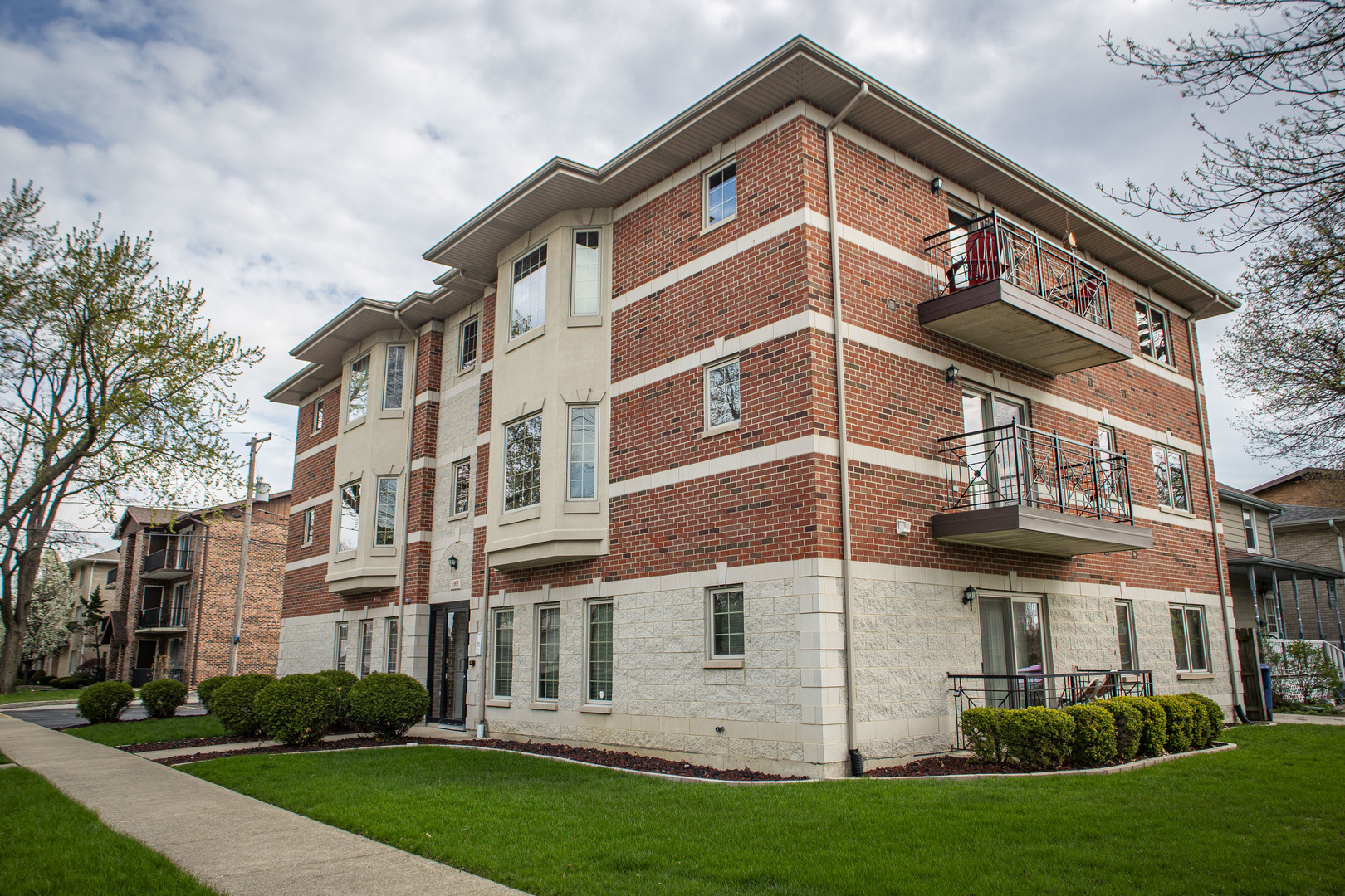5368 West 96th Street, Unit 2S Oak Lawn, IL 60453 - Photo 17 of 18 a view of a building with a yard