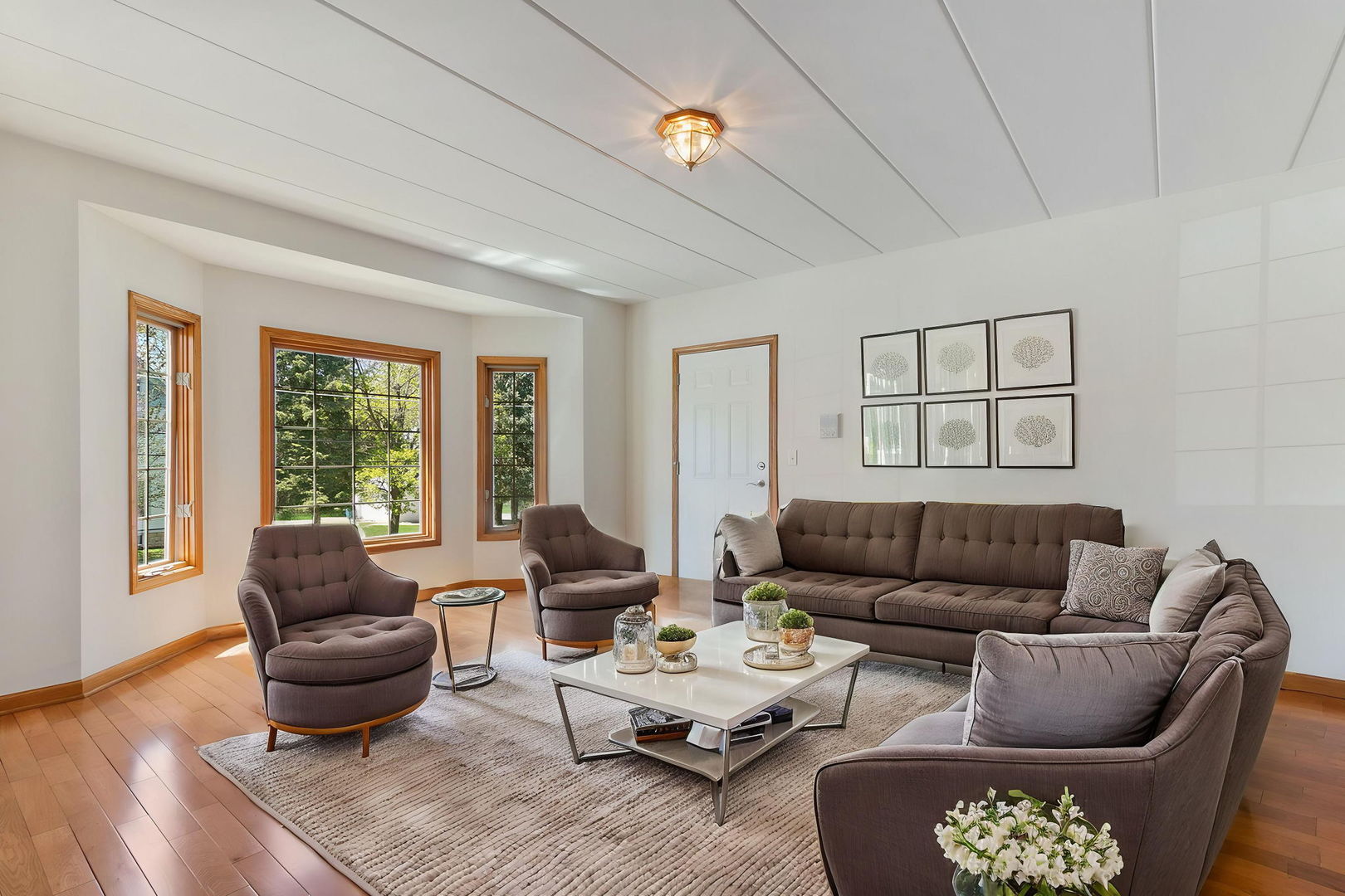 5368 West 96th Street, Unit 2S Oak Lawn, IL 60453 - Photo 5 of 18 a living room with furniture and a window