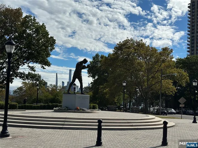a view of a tennis court