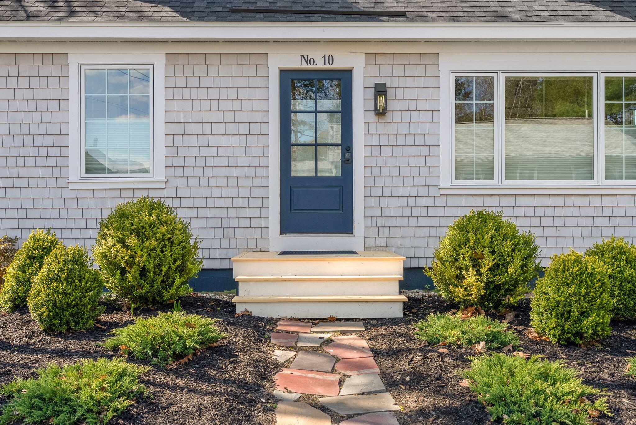 10 Helene Street Portland, ME 04103 - Photo 4 of 57 Entry Detail