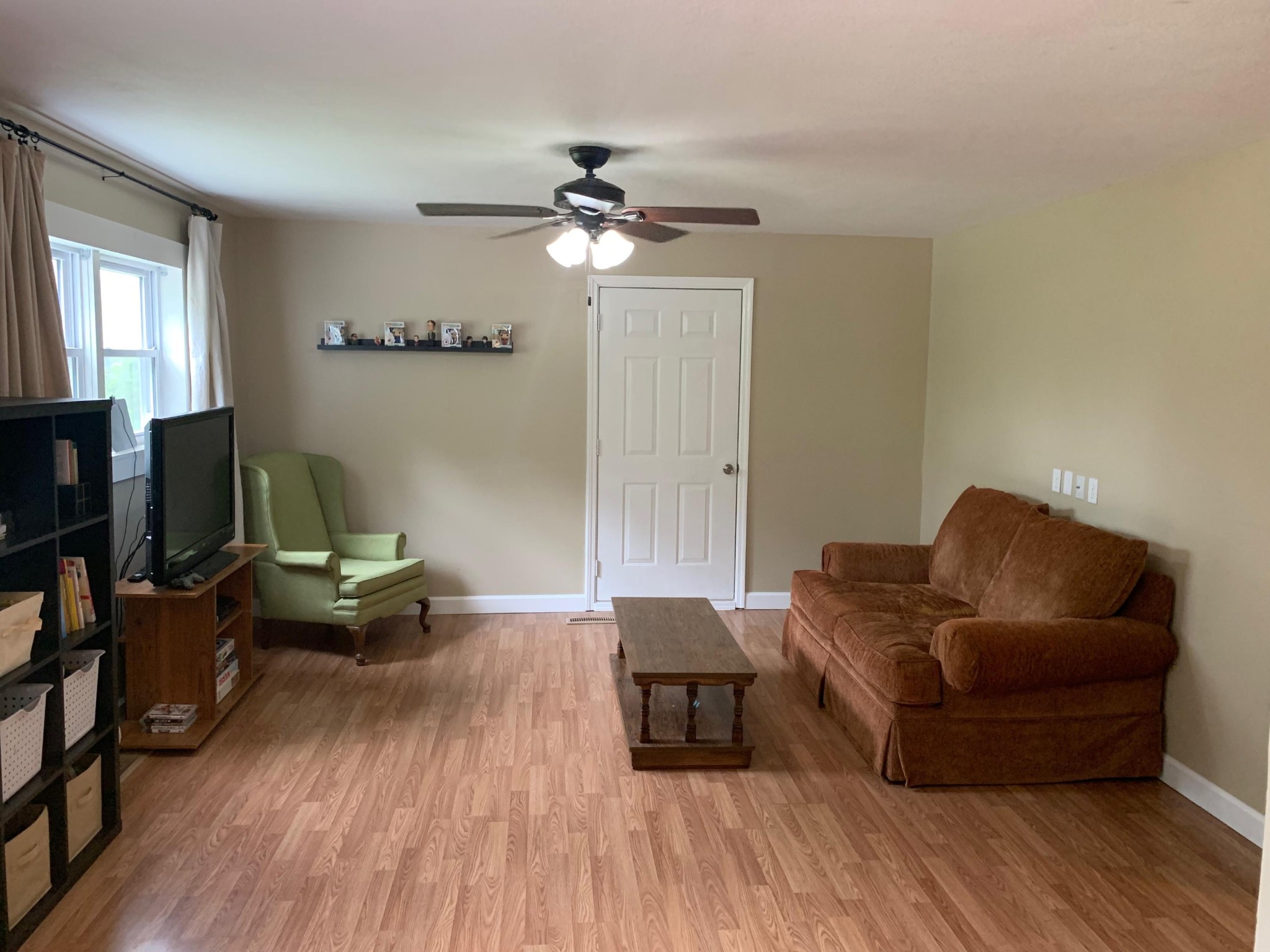 340 Bent Willow Way Heiskell, TN 37754 - Photo 6 of 22 a living room with furniture and a flat screen tv