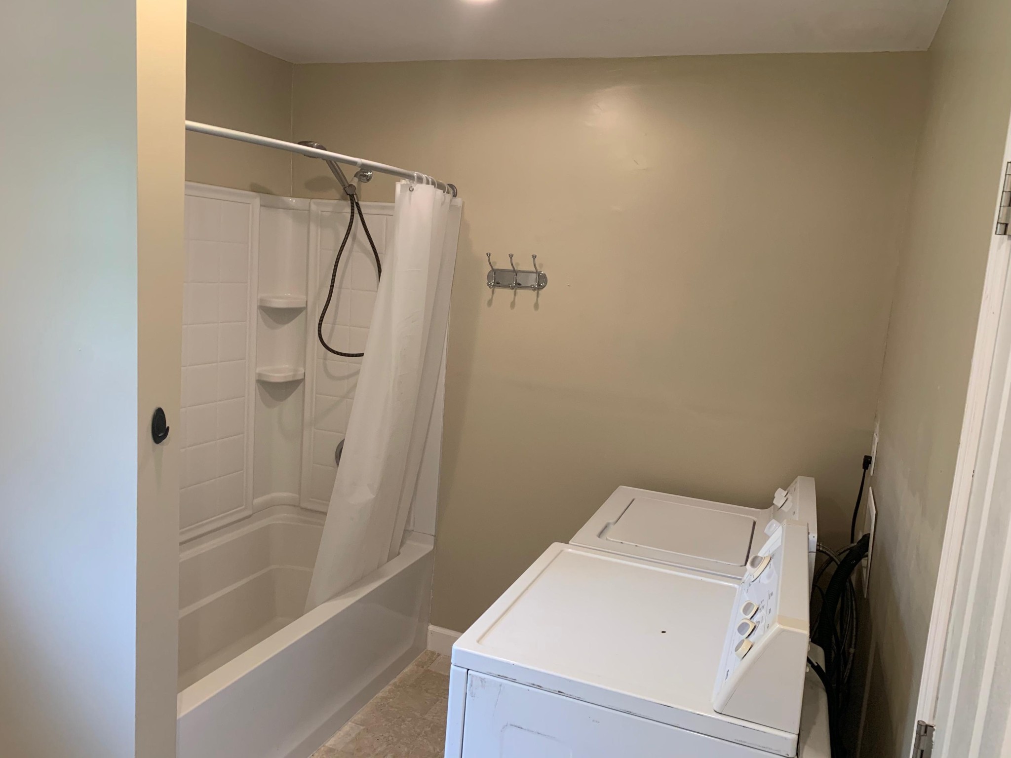 340 Bent Willow Way Heiskell, TN 37754 - Photo 9 of 22 a bathroom with a tub and shower
