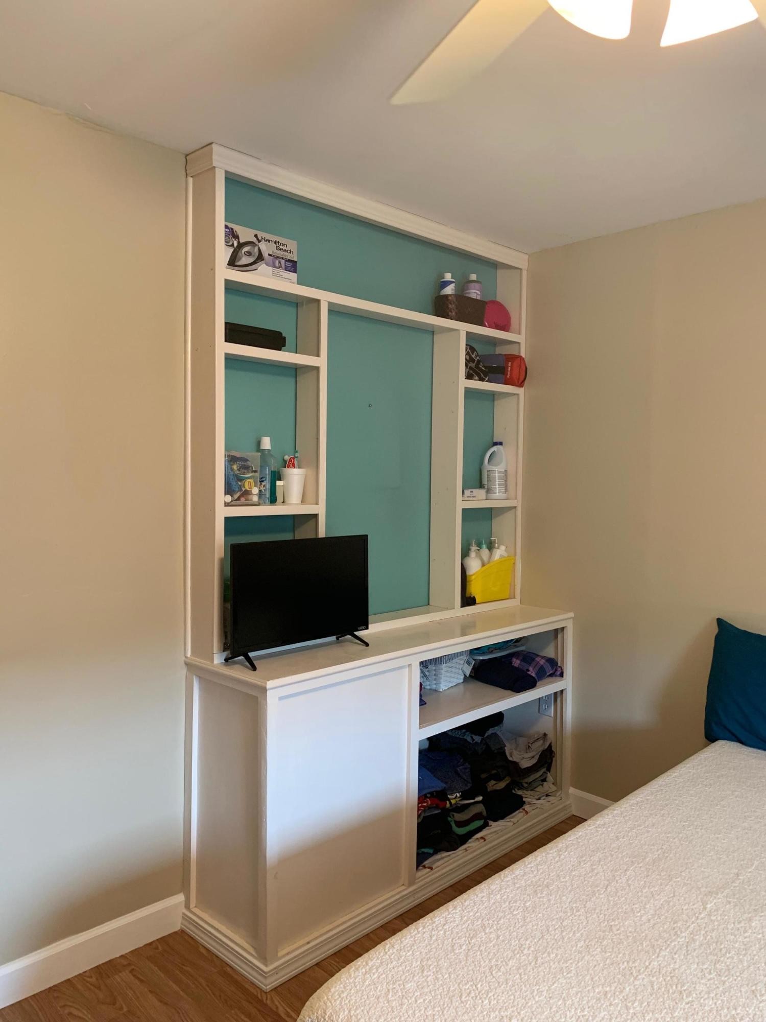 340 Bent Willow Way Heiskell, TN 37754 - Photo 10 of 22 a room with a bed and a dresser