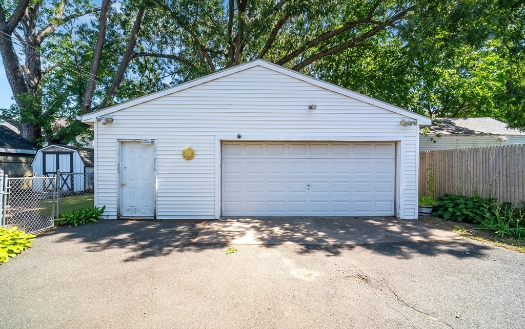 51 Itendale Street Springfield, MA 01108 - Photo 3 of 42 Gallery Image 3