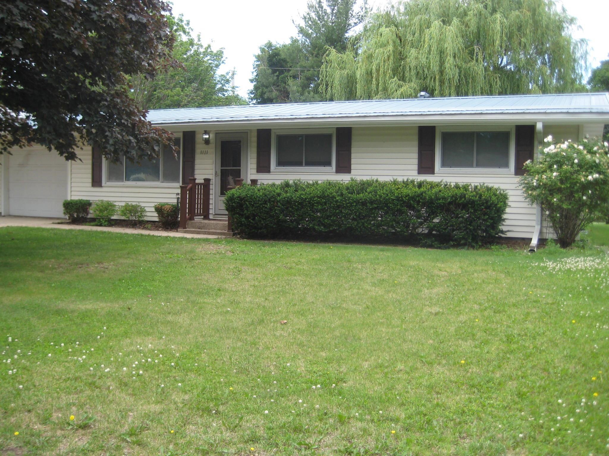 1111 South 5th Street Prairie du Chien, WI 53821 - Photo 1 of 26