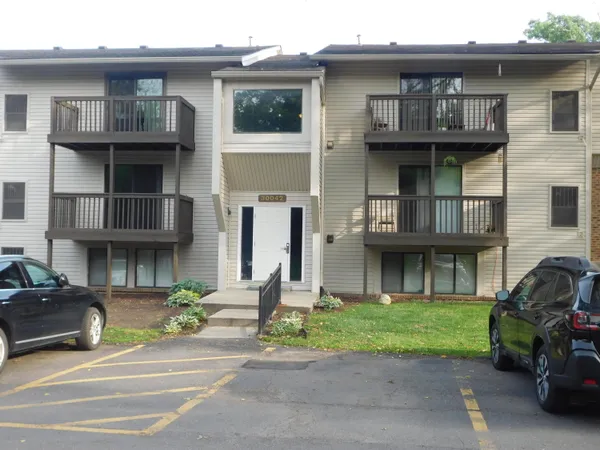 $1,599 | 30042 West 12 Mile Road, Unit 52, Farmington Hills, MI 48334