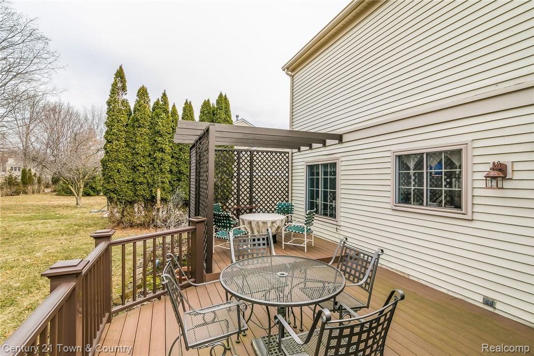 2006 Cedaredge Road Rochester, MI 48306 - Photo 26 of 36 029-Deck-5502766-medium.jpg