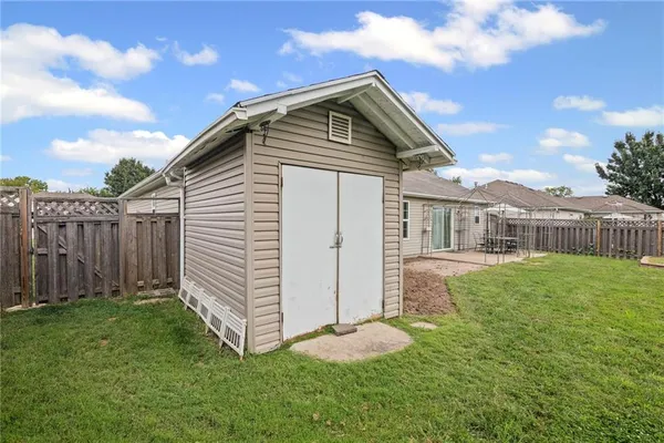 $314,900 | 727 Country Lane, Raymore, MO 64083