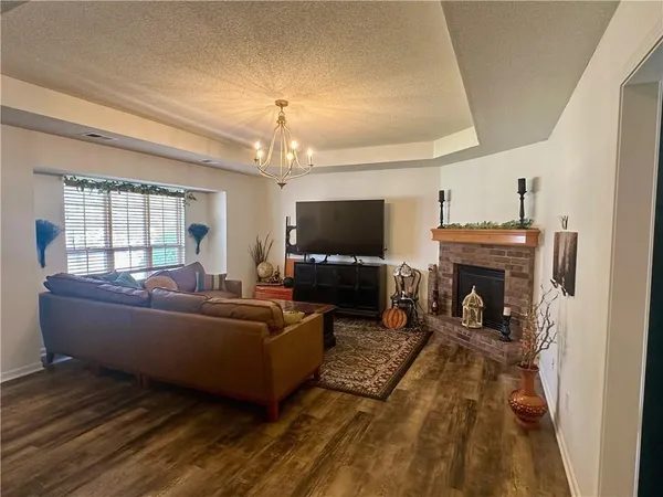 $314,900 | 727 Country Lane, Raymore, MO 64083