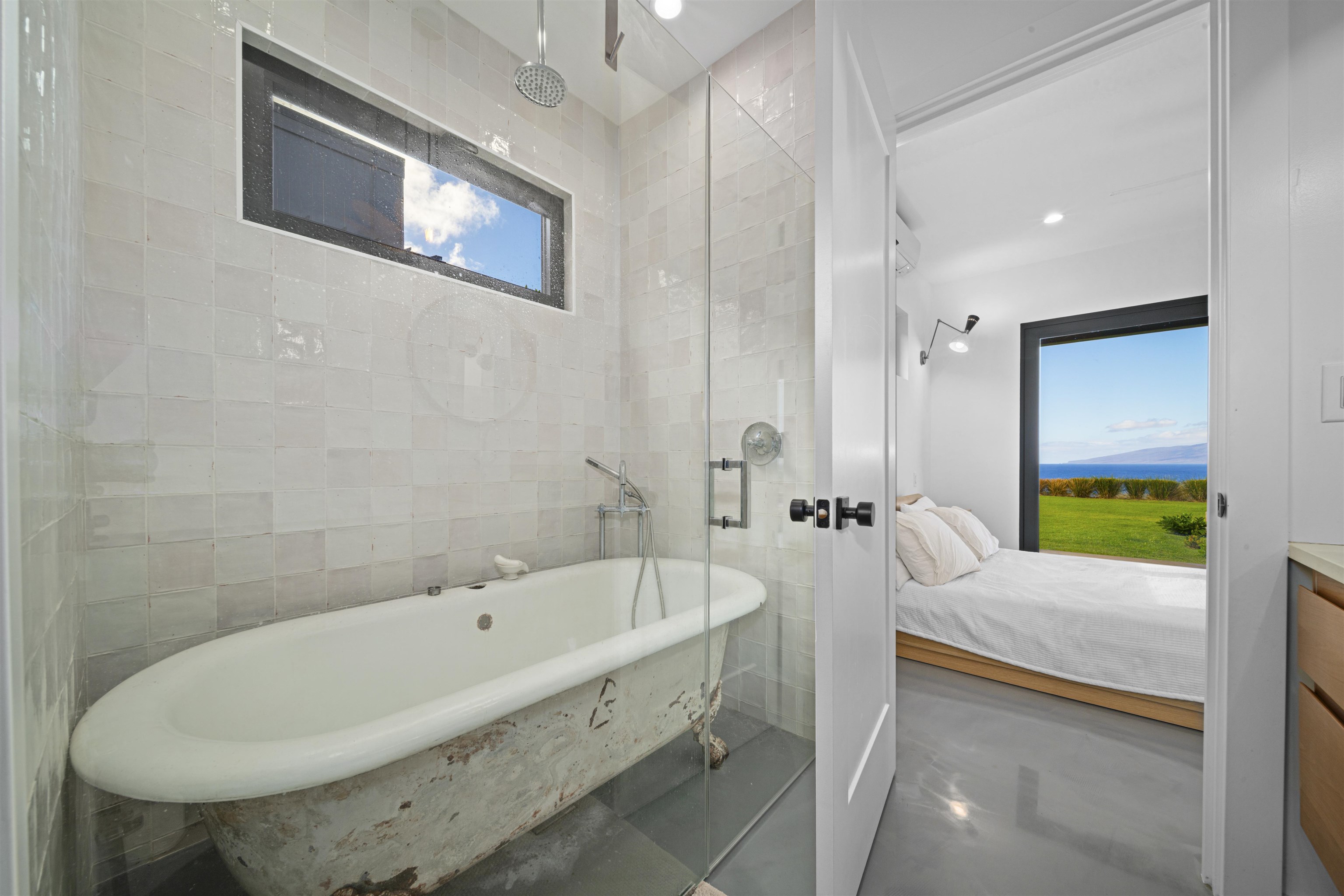 153 Haniu Street, Unit B Lahaina, HI 96761 - Photo 22 of 41 a bathroom with a tub and a mirror