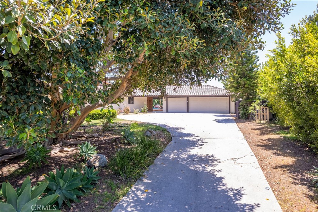 7337 La Soldadera Rancho Santa Fe, CA 92067 - Photo 2 of 60 a front view of a house with a garden