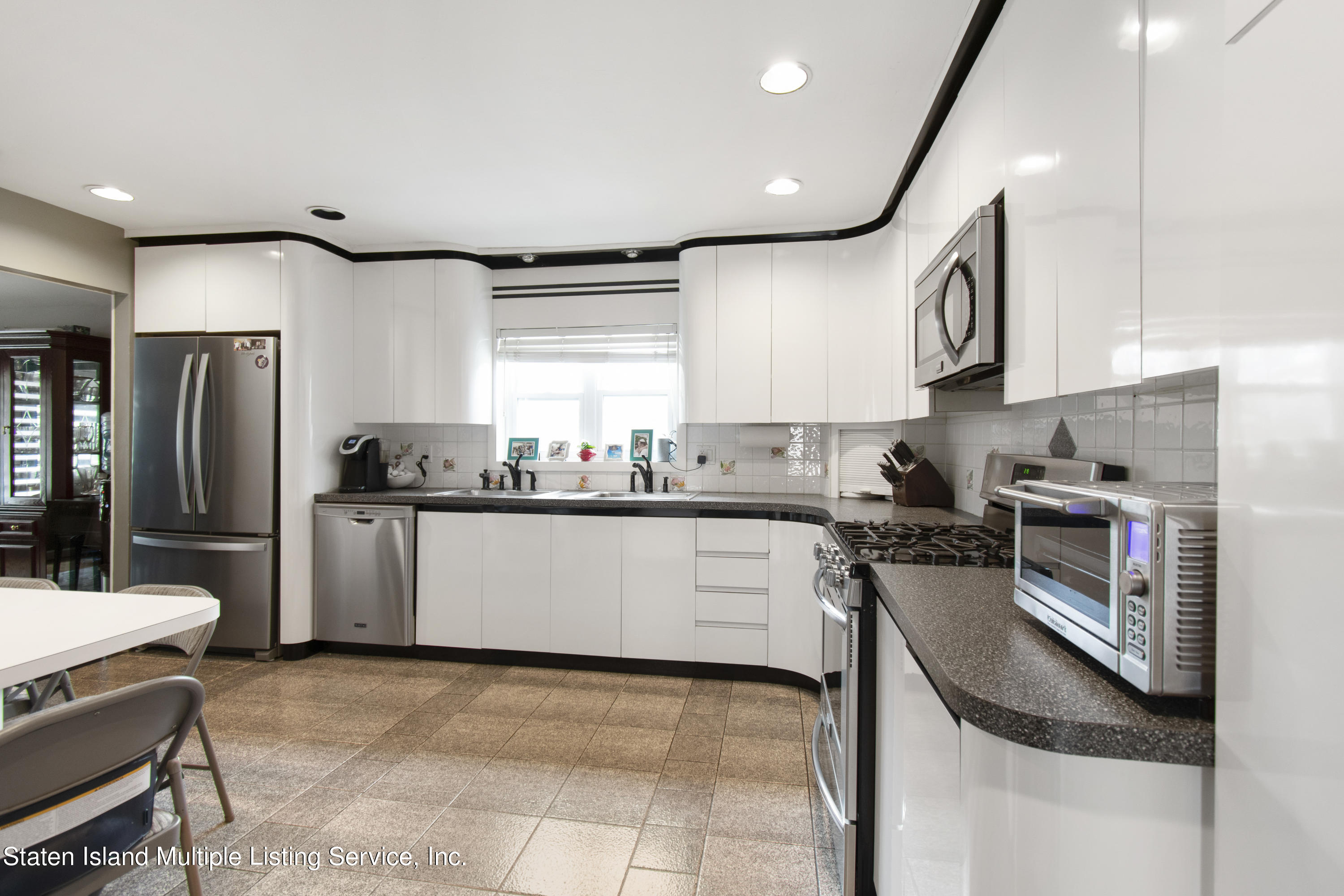 953 Willowbrook Road Staten Island, NY 10314 - Photo 11 of 31 DSC_5812