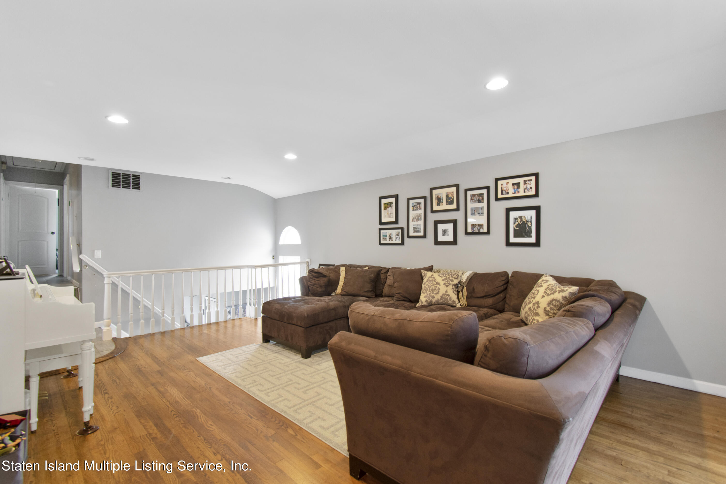 953 Willowbrook Road Staten Island, NY 10314 - Photo 7 of 31 DSC_5830