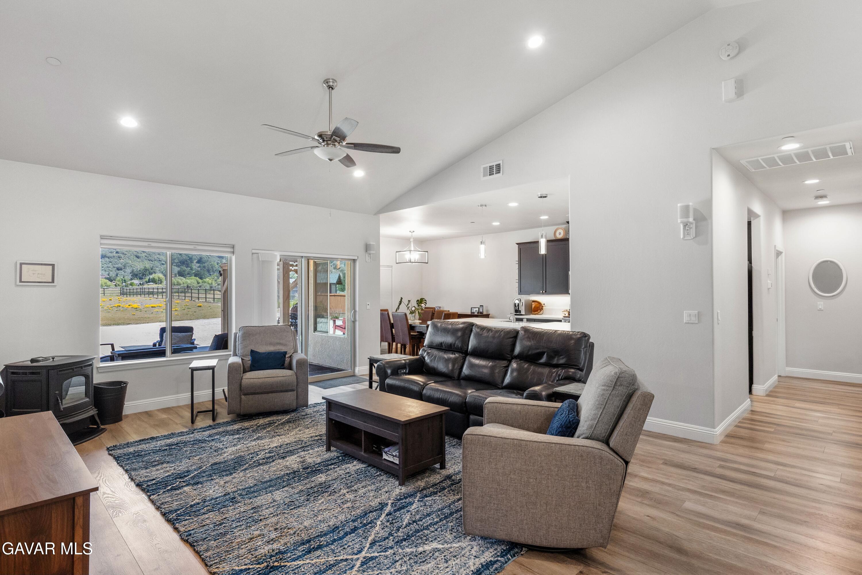 29926 Caddy Lane Tehachapi, CA 93561 - Photo 4 of 32 c21