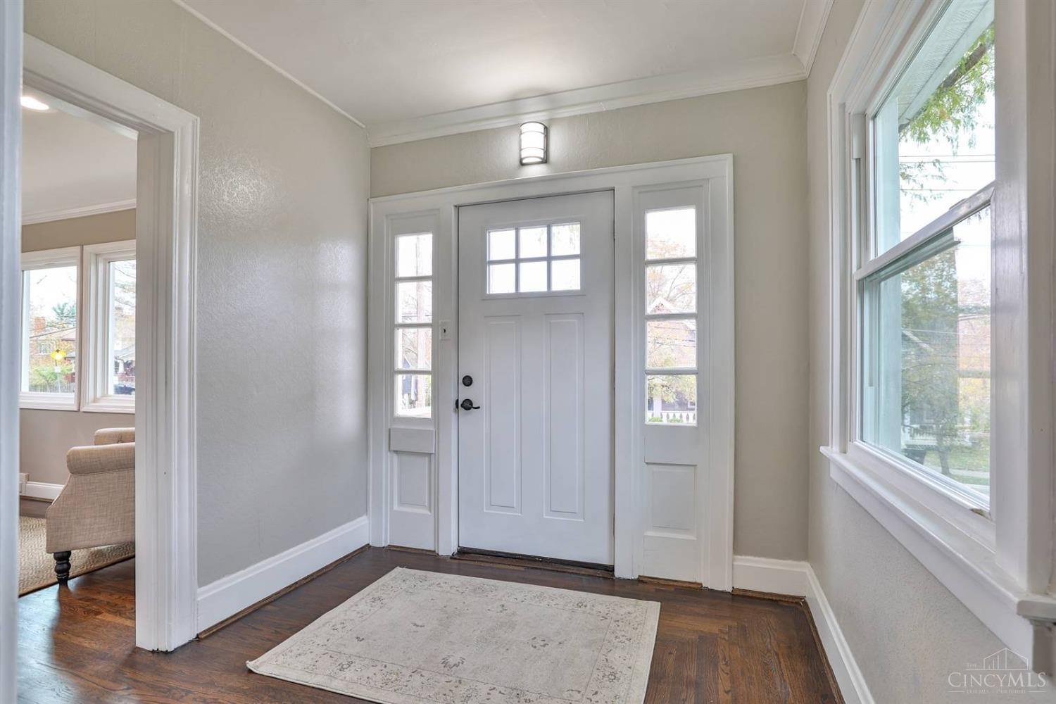 4100 Watterson Street Cincinnati, OH 45227 - Photo 4 of 47
