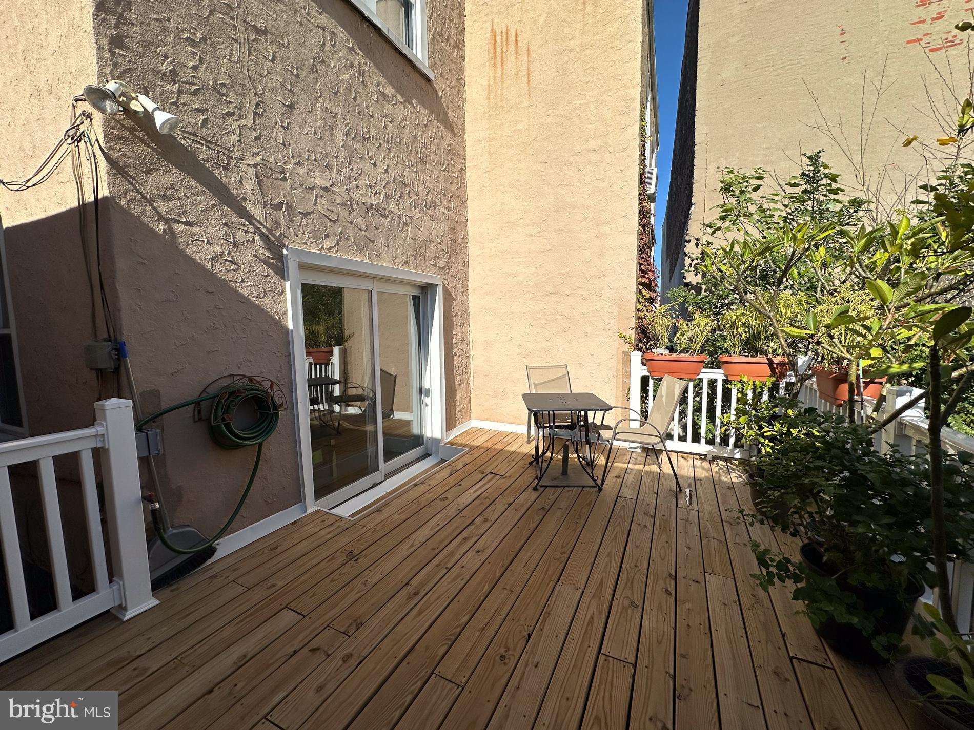 713 South 4th Street Philadelphia, PA 19147 - Photo 24 of 85 a house view with a seating space