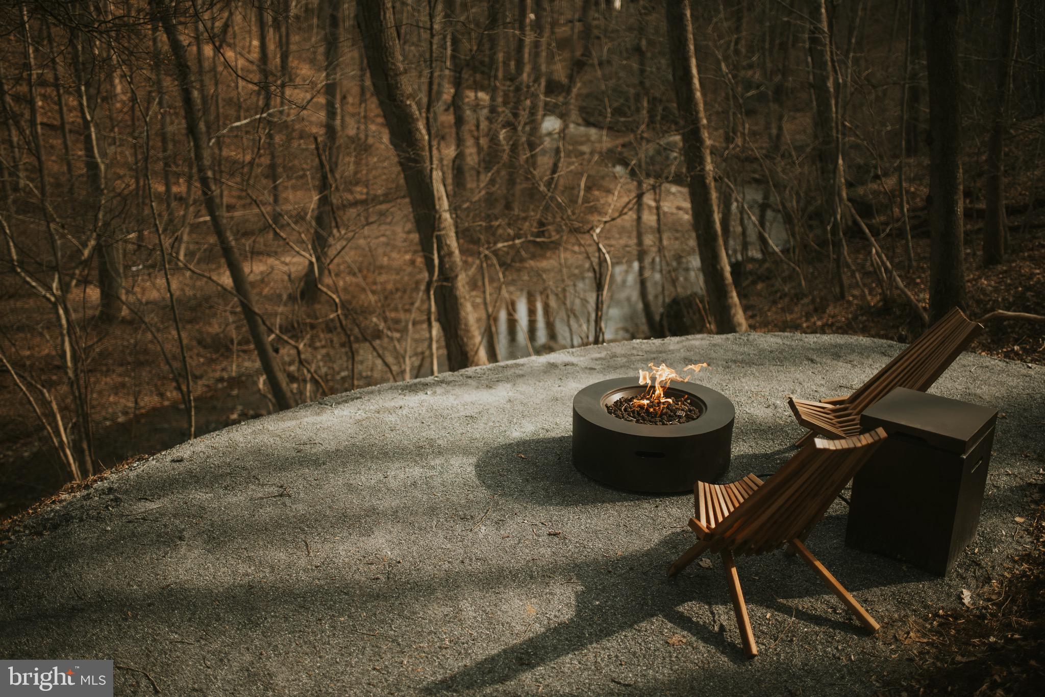 87 Pond Road Delta, PA 17314 - Photo 18 of 20 Firepit area