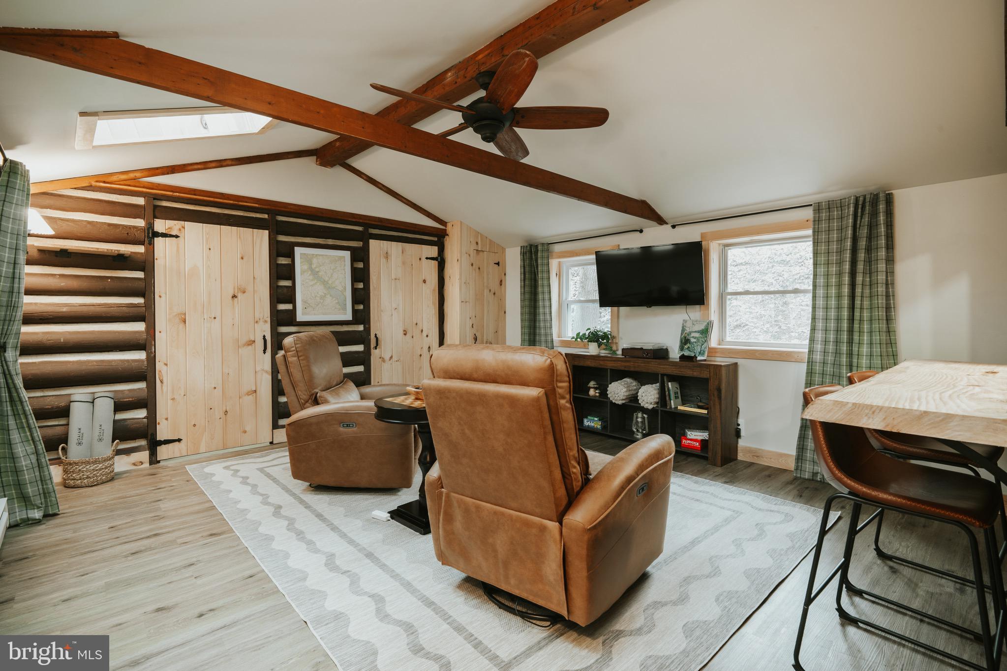 87 Pond Road Delta, PA 17314 - Photo 6 of 20 Living room