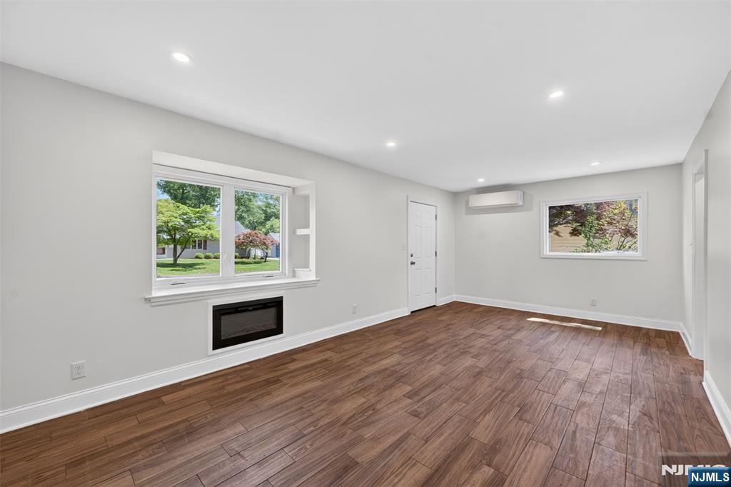 101 Sheldon Street Wyckoff, NJ 07481 - Photo 3 of 17