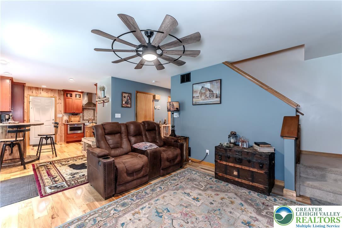 341 Stone Mountain Road Lehighton, PA 18235 - Photo 27 of 52 Living Room