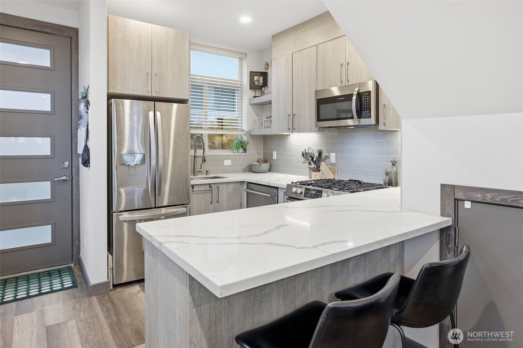 5620 California Avenue Southwest, Unit A Seattle, WA 98136 - Photo 12 of 40