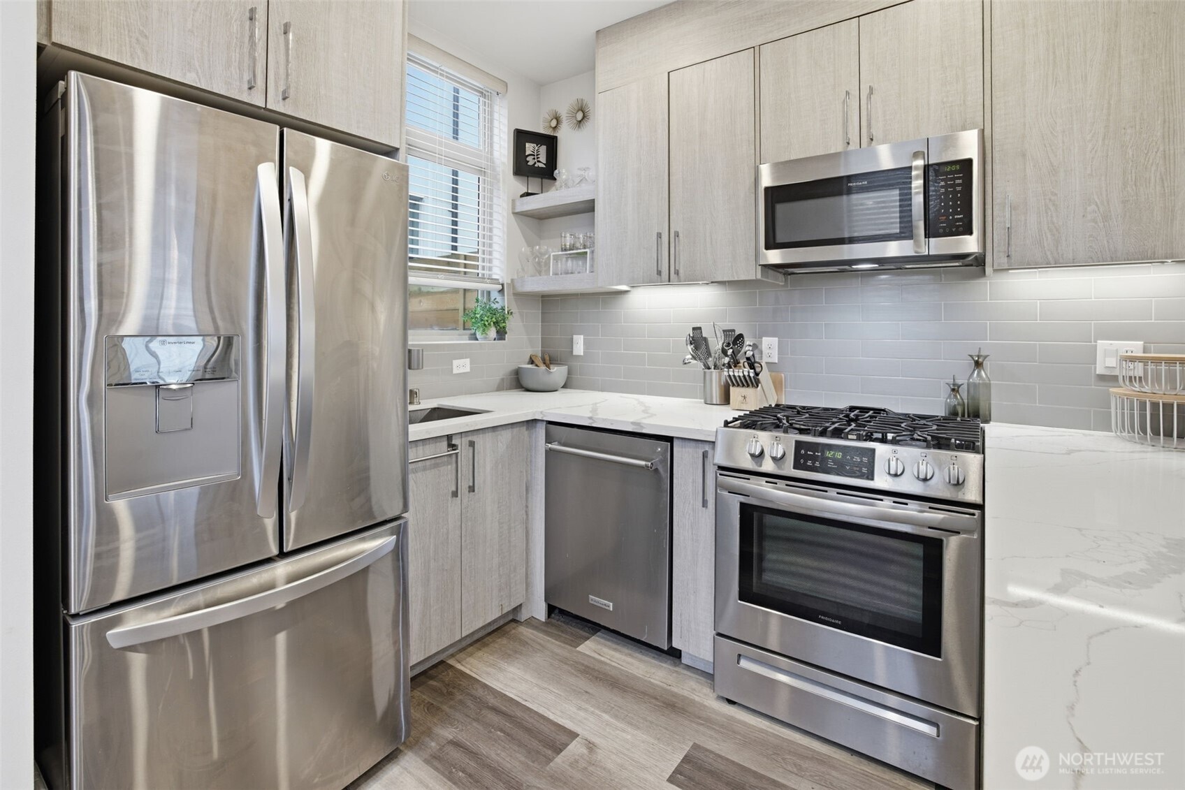 5620 California Avenue Southwest, Unit A Seattle, WA 98136 - Photo 14 of 40