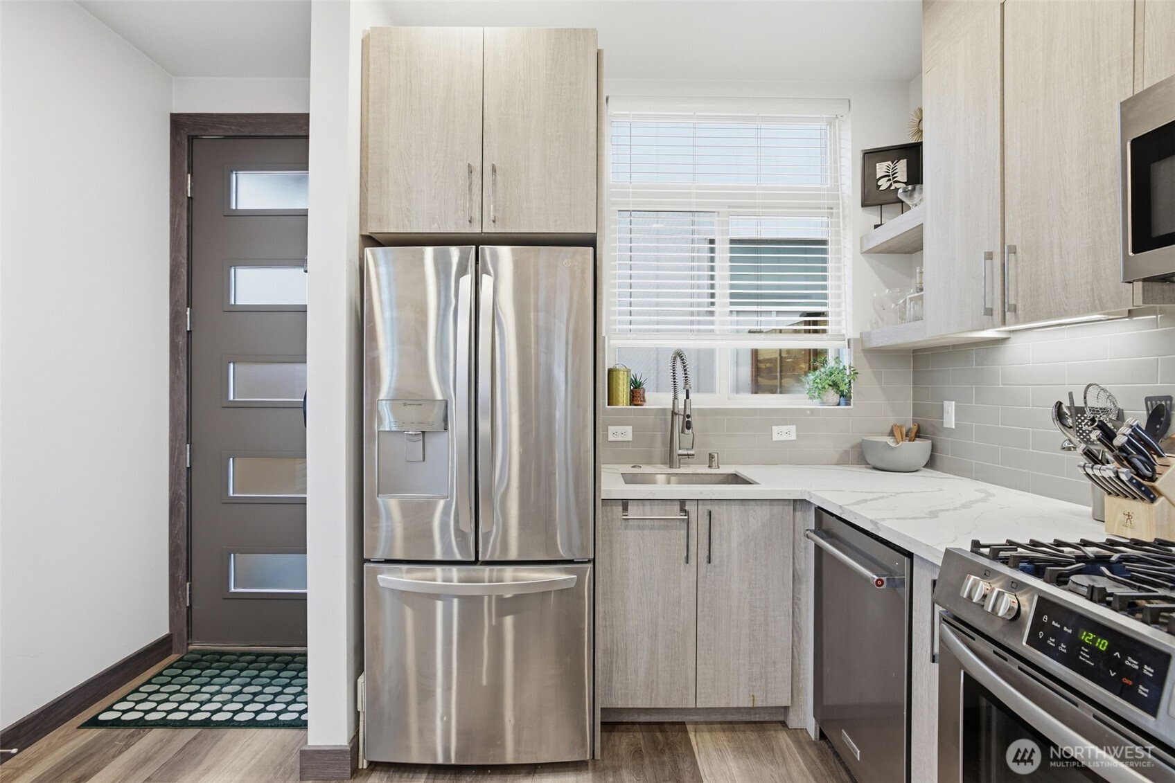 5620 California Avenue Southwest, Unit A Seattle, WA 98136 - Photo 15 of 40