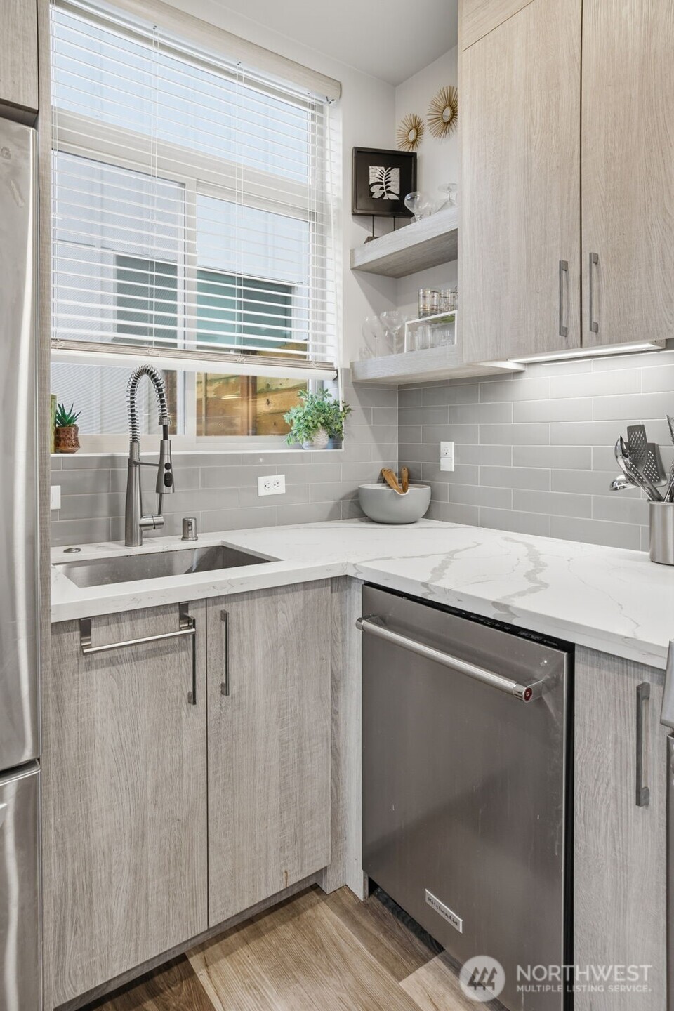 5620 California Avenue Southwest, Unit A Seattle, WA 98136 - Photo 16 of 40