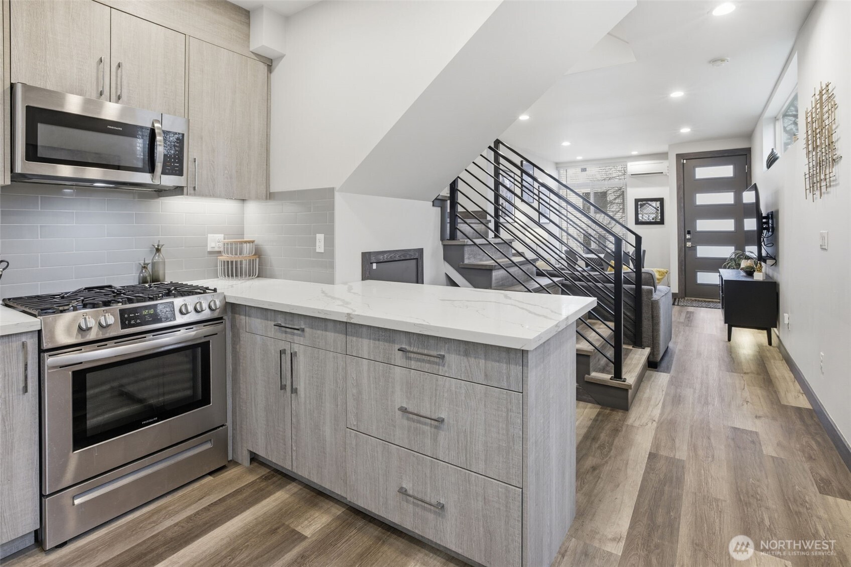 5620 California Avenue Southwest, Unit A Seattle, WA 98136 - Photo 17 of 40