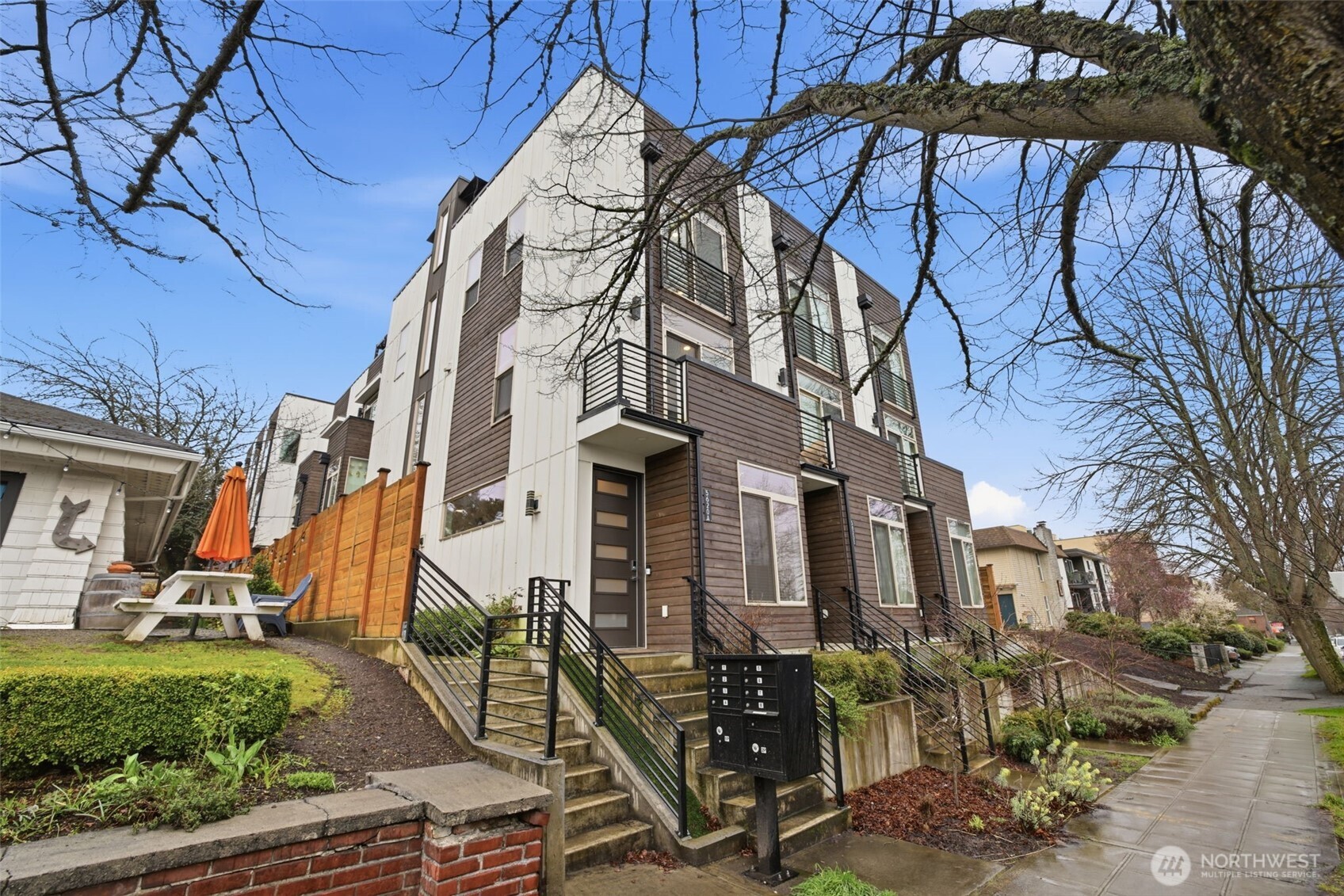 5620 California Avenue Southwest, Unit A Seattle, WA 98136 - Photo 3 of 40