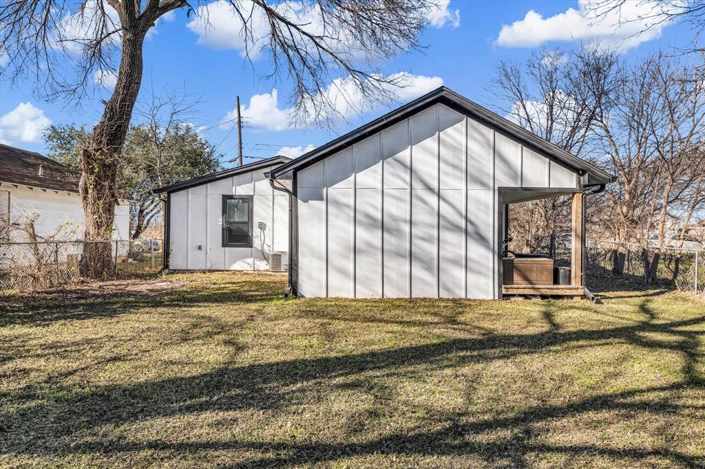1209 Southey Street Waco, TX 76704 - Photo 19 of 21 Back view of house
