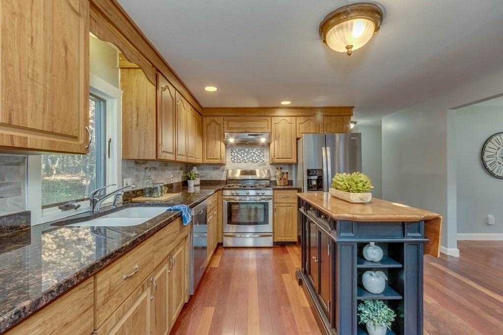 8 Hidden Valley Road Westford, MA 01886 - Photo 5 of 42 Gallery Image 5