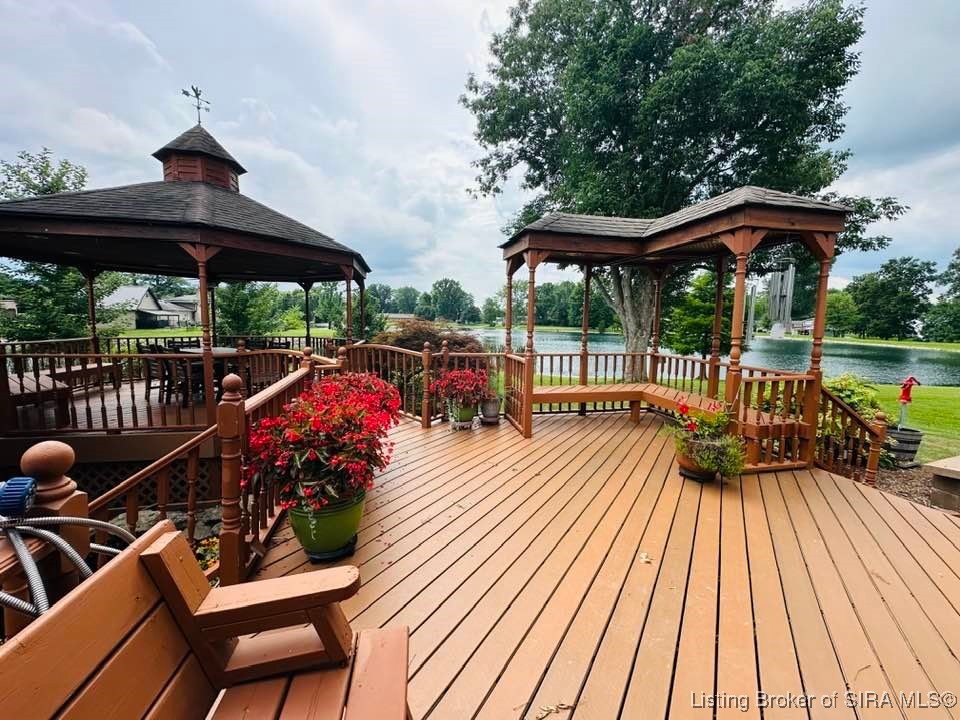 2207 West Robin Road Scottsburg, IN 47170 - Photo 10 of 80 Offers lots of outdoor entertainment space!!