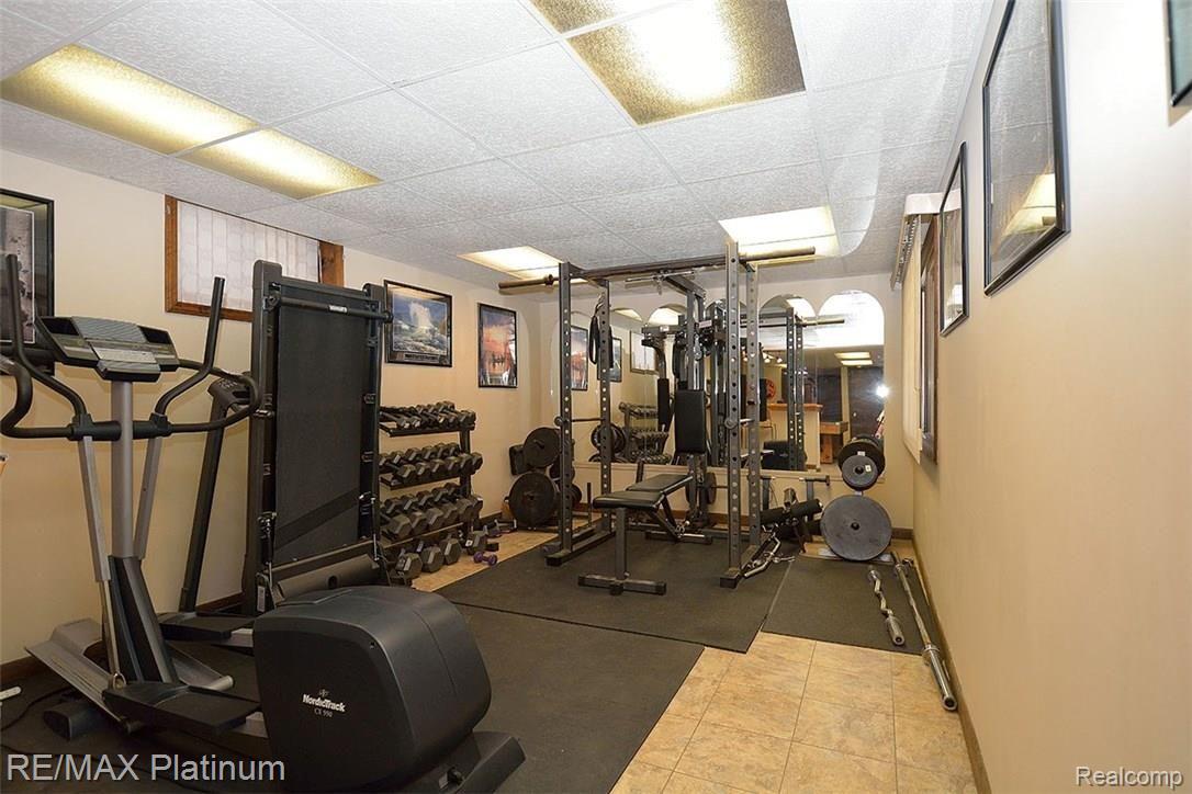 6360 North Owosso Road Fowlerville, MI 48836 - Photo 17 of 25 Work out area-could be a office too.