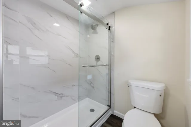 a bathroom with a toilet and a shower