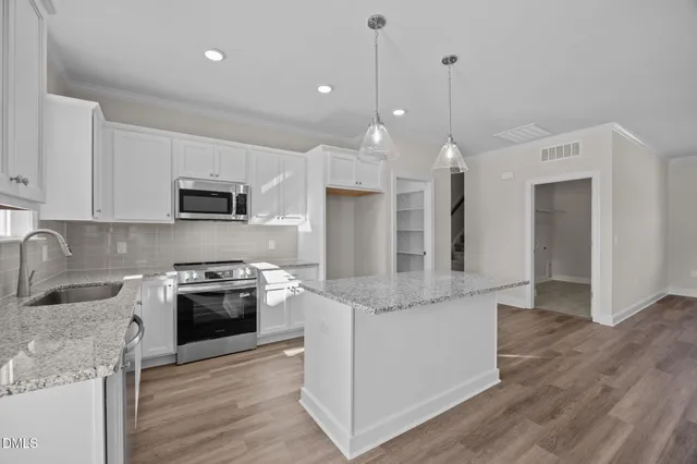 $459,000 | 25 Diamond Creek Drive, Zebulon, NC 27597