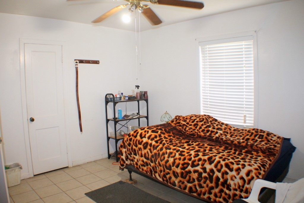 3827 Landa Lane Houston, TX 77023 - Photo 14 of 23 a bedroom with bed and a window