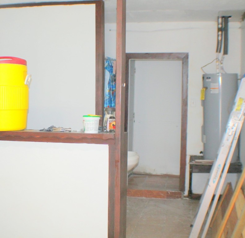 3827 Landa Lane Houston, TX 77023 - Photo 19 of 23 a bathroom with a tub