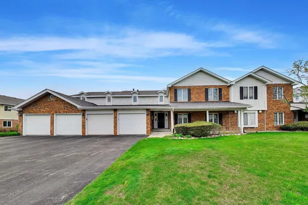 $325,000 | 7230 Adams Street, Unit D, Willowbrook, IL 60527