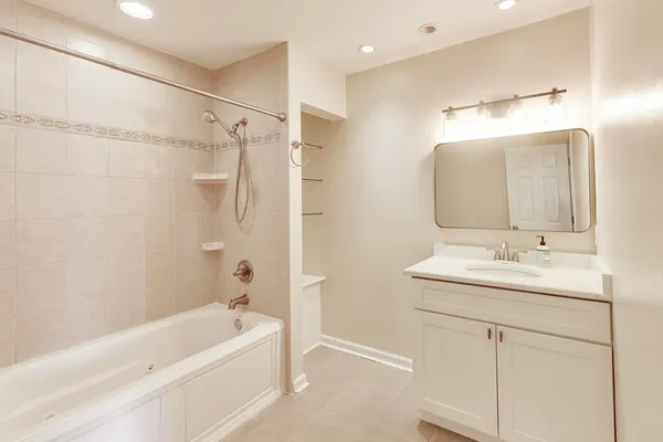 $325,000 | 7230 Adams Street, Unit D, Willowbrook, IL 60527